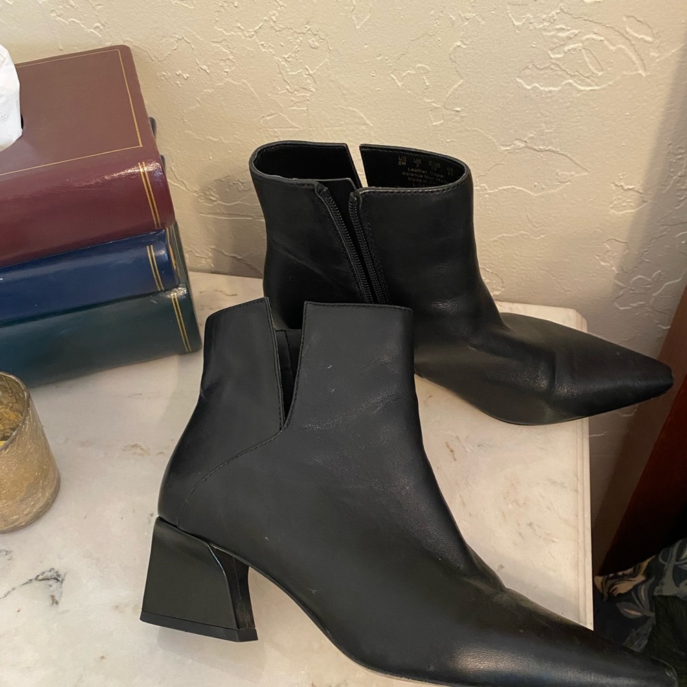 Franco Sarto ankle bootie